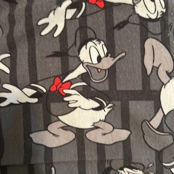 LuLaRoe Woman’s Disney Donald Duck Black Gray White 3/4 Sleeve Top Large Cute - Picture 7 of 10
